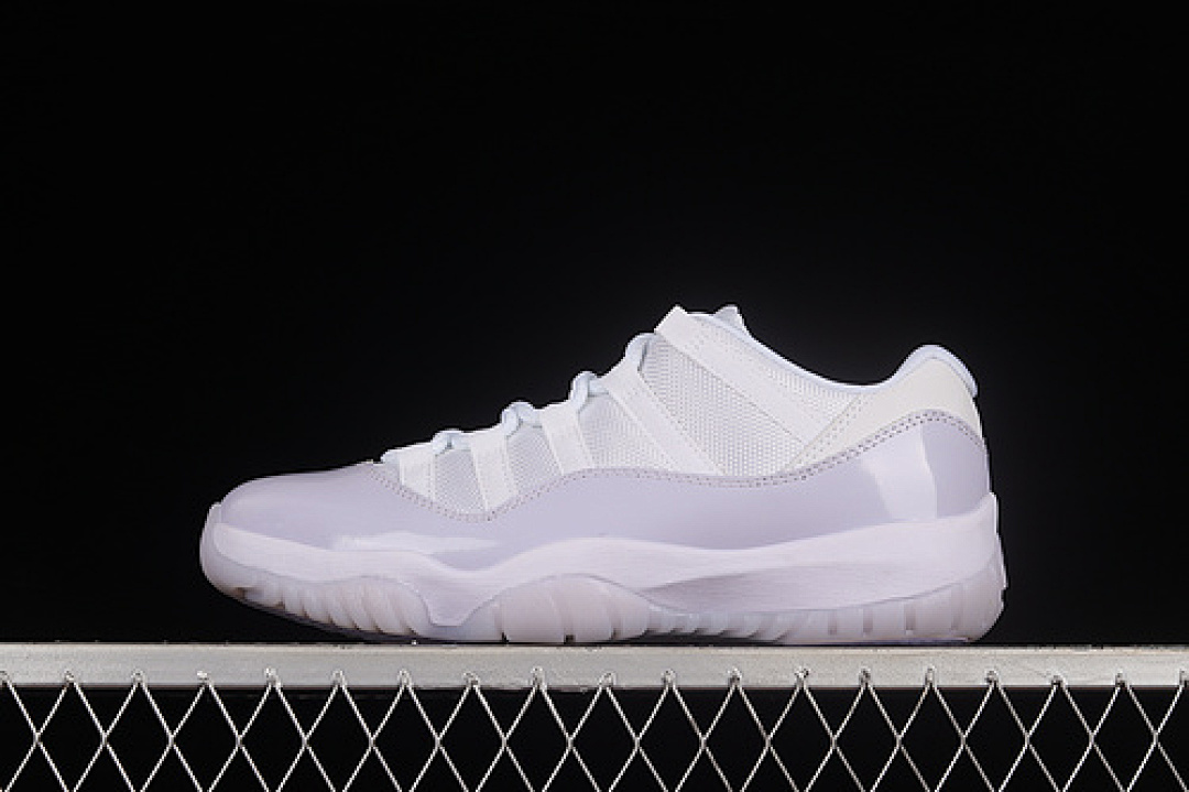Jordan [AH7860-101]-[AIR JORDAN 11 RETRO LOW WHITE/PURE VIOLET/WHITE]-[MAN:40-44], photo 1