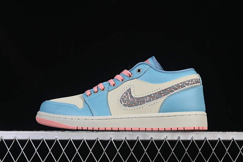 Jordan Jordan 1 LOW SE DENIM SMOKEY BLUE/RED STARDUST/LIGHT STONE · IM8120-464, photo 1