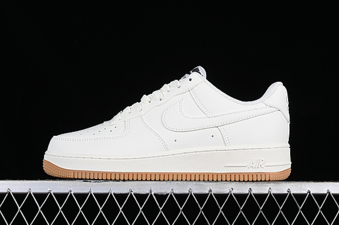 Nike Nike AIR FORCE 1 07 LOW WHITE/BLACK/BROWN · CW2288-111, photo 1