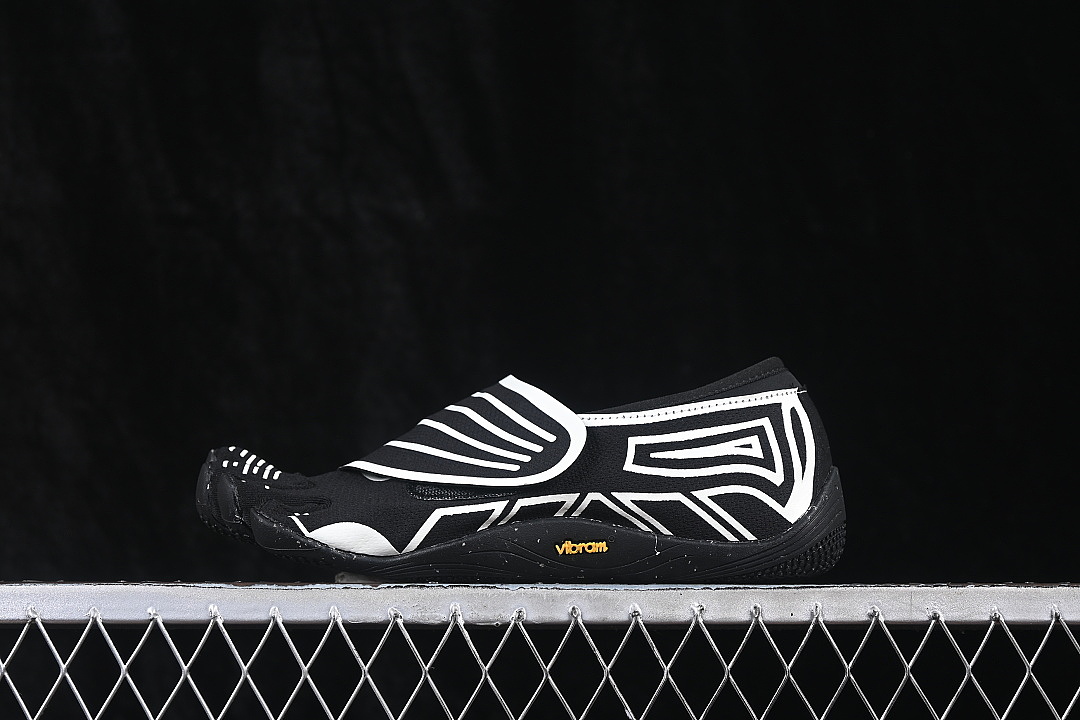 Unbranded [26M8802]-[GROUNDSPLAY QUICK DRYING FIVE FINGER SHOES BLACK/INKINESS]-[WOMAN:36-39]-[MAN:40-47], photo 1