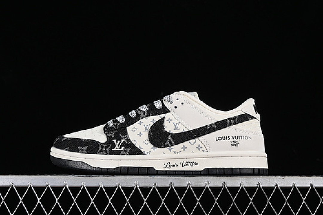 Unbranded [JH8310-946]-[SB DUNK LOW L*V BLACK/WHITE/GREY]-[WOMAN:36-39]-[MAN:40-45], photo 1