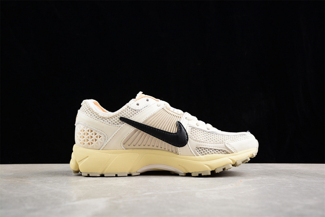 Nike [FB8825-688]-[ZOOM VOMERO 5 SP WHITE/GREY/BLACK/YELLOW]-[WOMAN:36-39]-[MAN:40-45] - Image 12