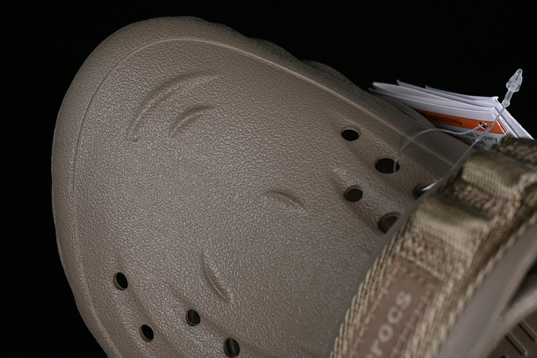 Crocs [SALEHE BEMBURY X CROCS POLLE CLOG KHAKI/CROCS KHAKI]-[UNISEX:36-46] - Image 5