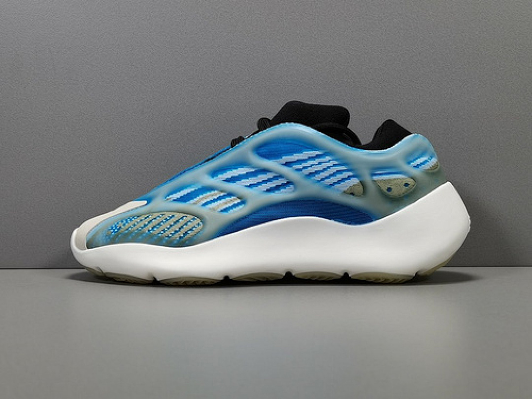 On Running Adidas OG YEEZY BOOST 700 V3 ARZARETH ARZARETH/ARZARETH/ARZARETH · G54850, photo 1
