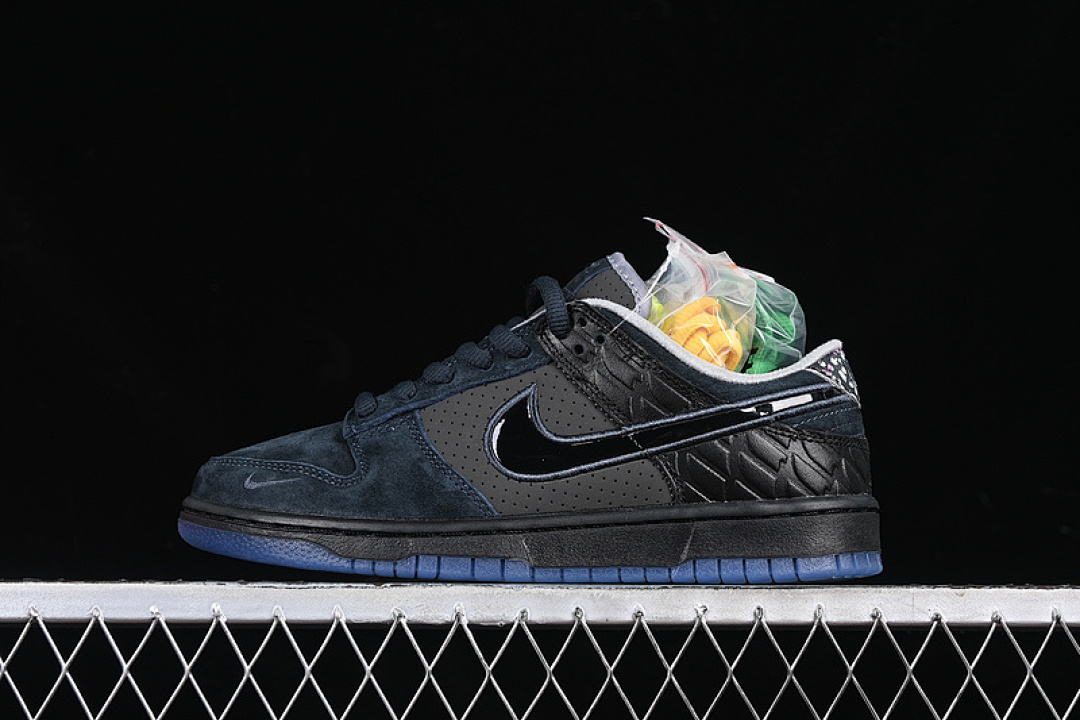 Nike DIVISION STREET DUNK LOW SB OREGON BLACK BLACK/BLACK/BLACK/VOLT · HV1470-001, photo 1