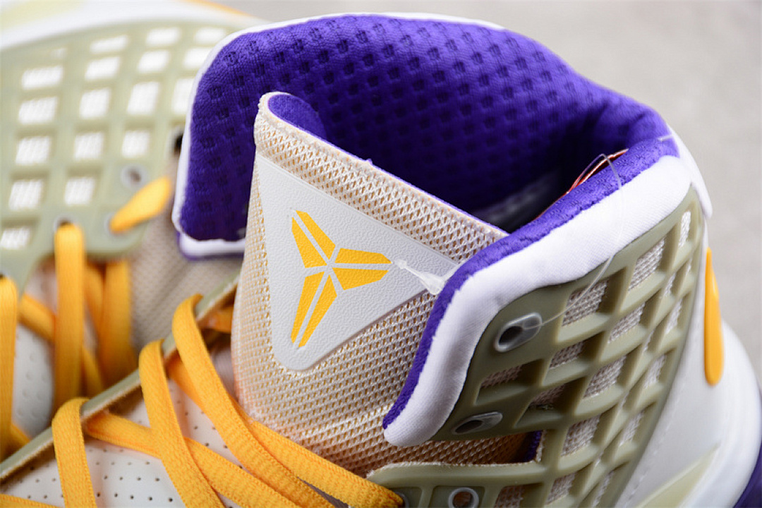 Nike [318090-072]-[ZOOM KOBE 3 LAKERS MTLLC SLVR/CNYN GLD-VRSTY PRPL]-[MAN:40-46] - Image 8