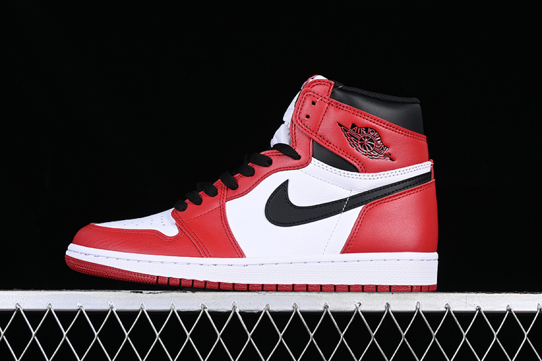 Jordan [555088-101]-[AIR JORDAN 1 RETRO HIGH OG CHICAGO 2015 WHITE/BLACK/VARSITY (RED]), photo 1