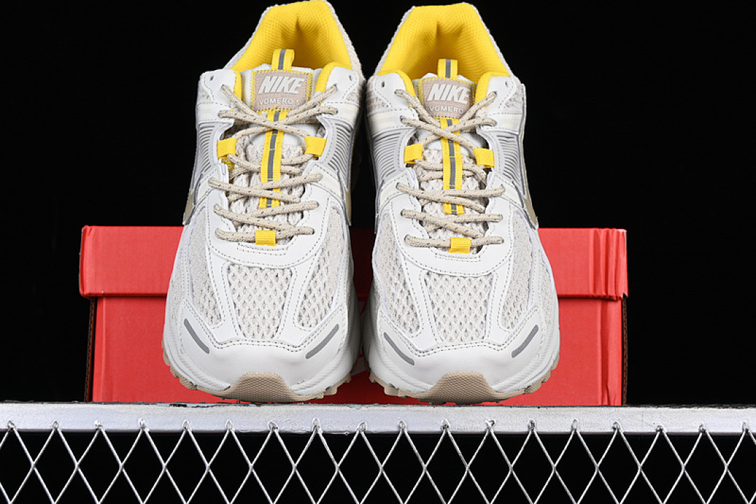 Nike [FJ7694-020]-[AIR ZOOM VOMERO 5 SP LIGHT BONE/SAIL/UNIVERSITY GOLD]-[WOMAN:36-39]-[MAN:40 - Image 12