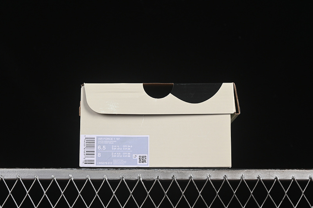 Nike [LW9279-012]-[AIR FORCE 1 07 LOW WHITE/RED/GREEN]-[WOMAN:36-39]-[MAN:40-45] - Image 12