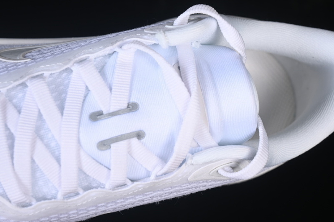 Nike [HV8150-102]-[VOMERO PLUS WHITE/METALLIC SILVER/LIGHT SMOKE GREY]-[WOMAN:36-39]-[MAN:40-45] - Image 9