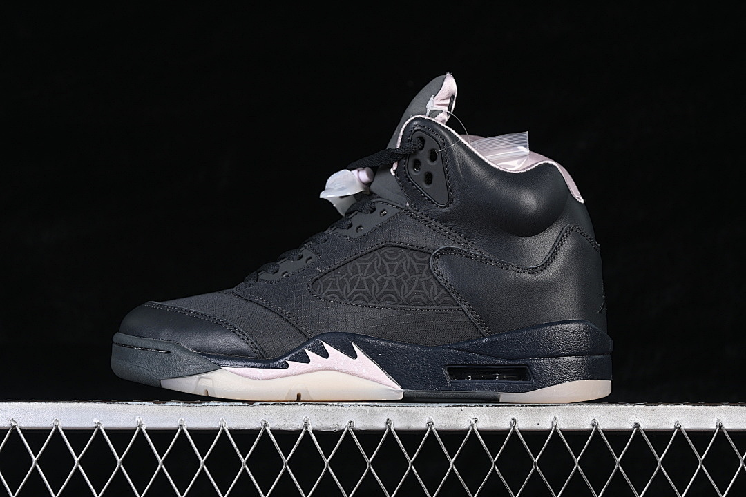Jordan Jordan 5 RETRO OFF NOIR/PARTICLE ROSE/ANTHRACITE/PEARL PINK/SAIL · HQ3004-001, photo 1