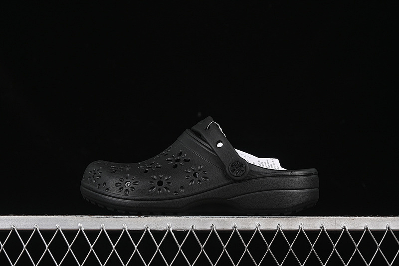 Crocs [CROCS CLASSIC SIMPLE CASUAL BEACH HOLE SLIPPERS SANDALS BLACK]-[WOMAN:34-40]