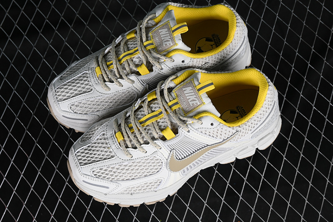 Nike [FJ7694-020]-[AIR ZOOM VOMERO 5 SP LIGHT BONE/SAIL/UNIVERSITY GOLD]-[UNISEX:36-45] - Image 10