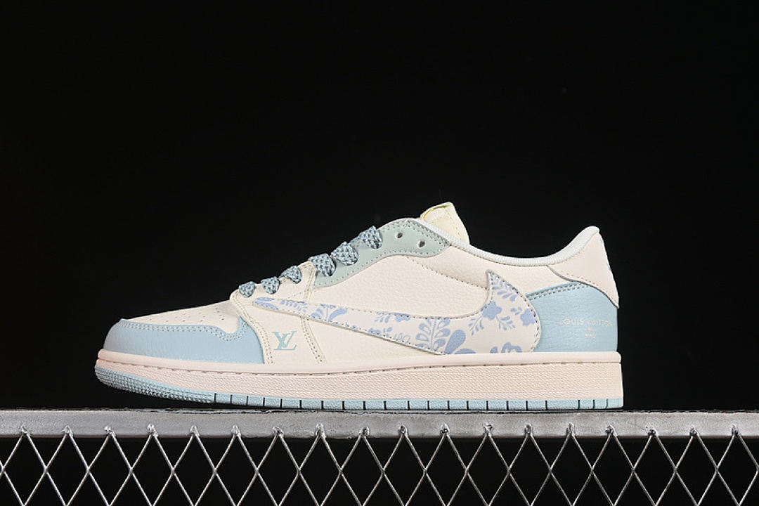 Jordan TRAVIS SCOTT X FRAGMENT DESIGN AIR Jordan 1 LOW OG SP WHITE/BLUE · XS7089-613, photo 1
