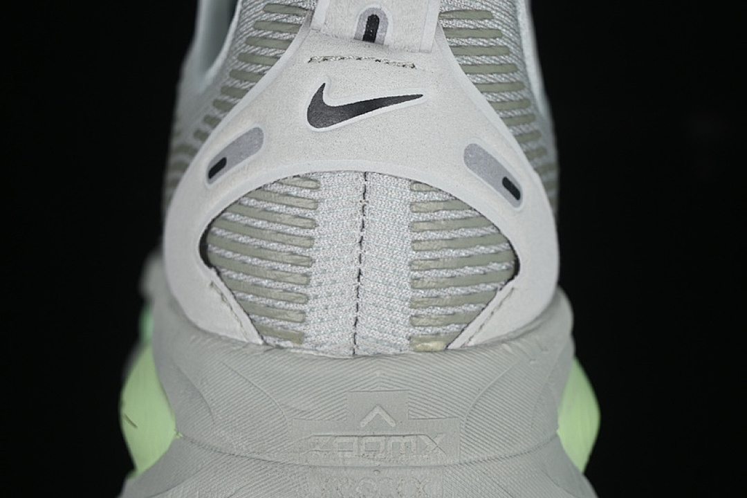 Nike [HM6803-002]-[AIR ZOOM VOMERO 18 LIGHT SILVER/BARELY VOLT/DUSTY OLIVE/COLLEGE GREY]-[36-46] - Image 7