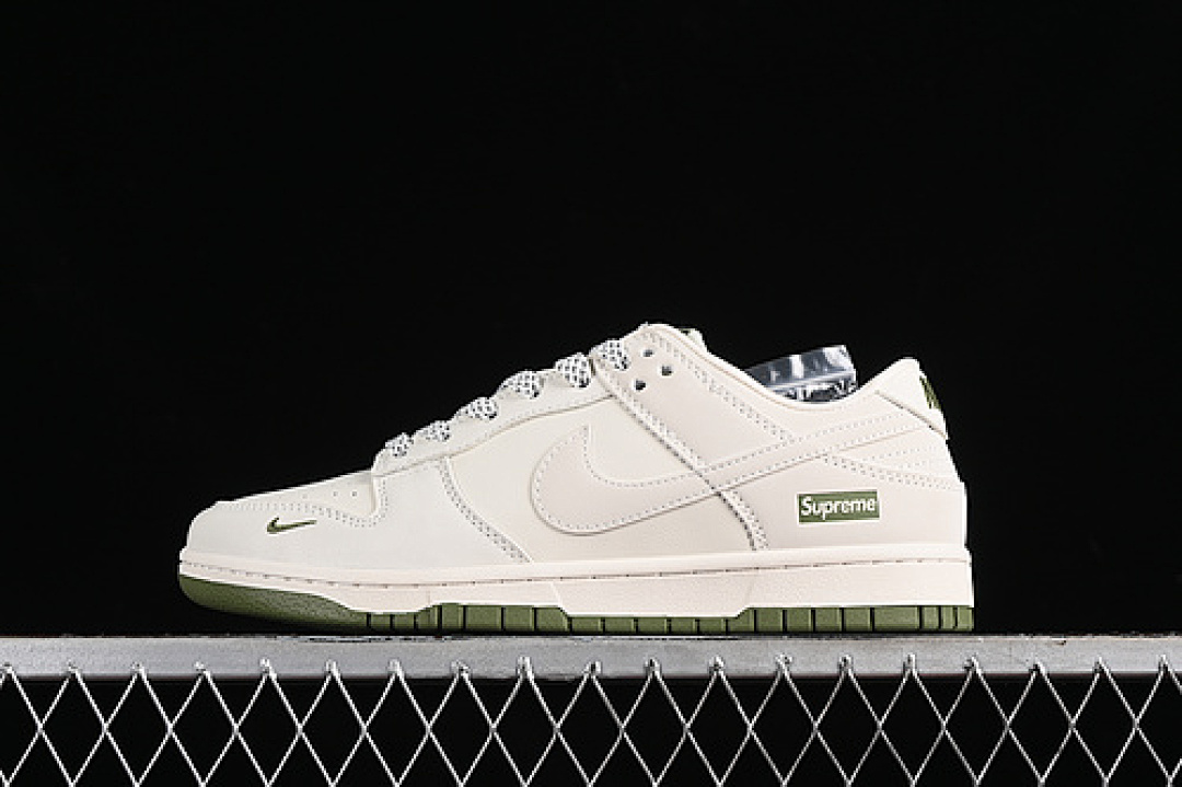 Supreme [XX8888-002]-[SB DUNK LOW SUPREME GREEN/OFF WHITE]-[WOMAN:36-39]-[MAN:40-45], photo 1