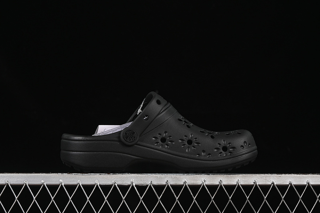 Crocs [CROCS CLASSIC SIMPLE CASUAL BEACH HOLE SLIPPERS SANDALS BLACK]-[WOMAN:34-40] - Image 10