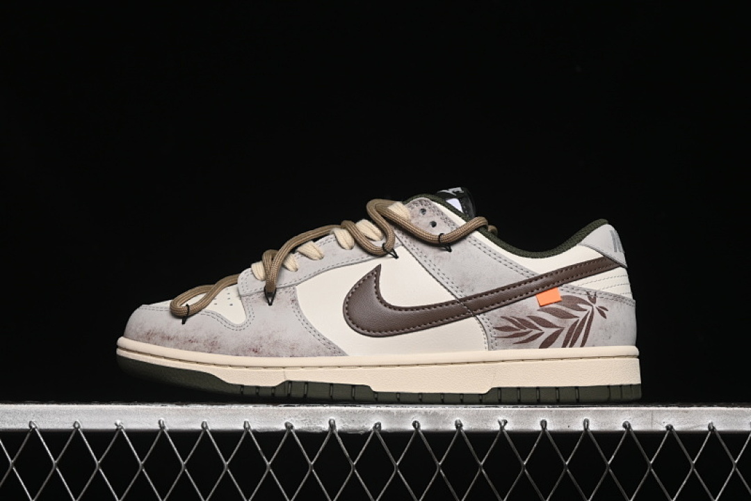 Nike SB DUNK LOW WHITE/GREY/BROWN · HF5441-102, photo 1