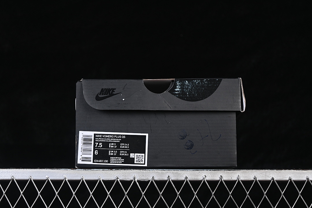 Nike [IO4482-100]-[VOMERO PLUS SAIL/CALDERA BROWN/BLACK/PECAN]-[WOMAN:35.5-39]-[MAN:40-46] - Image 12