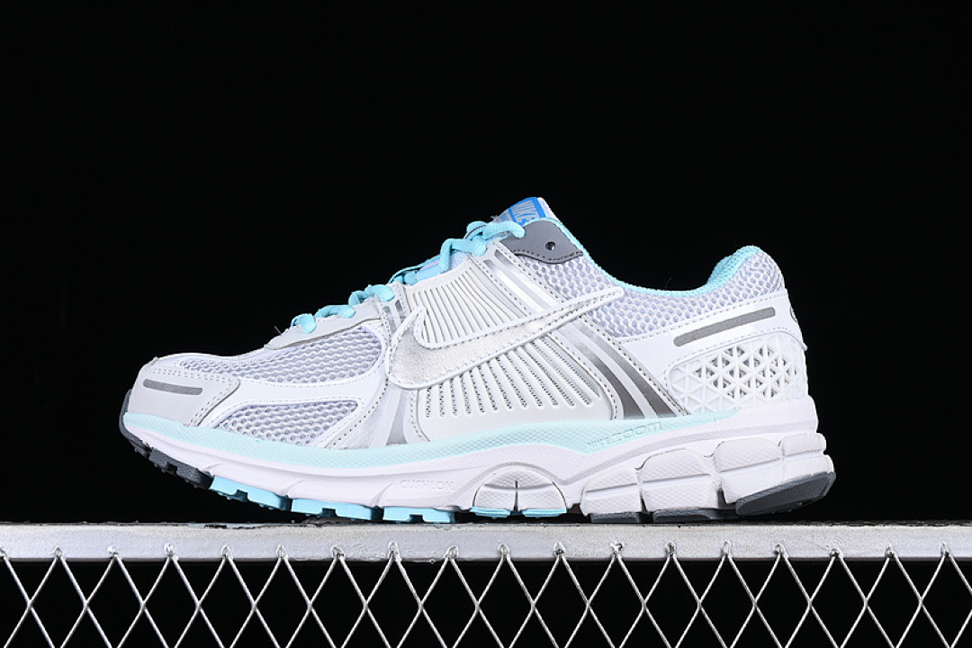 Nike Nike ZOOM VOMERO 5 SP BLUE/WHITE/SILVER · FN3432-001, photo 1