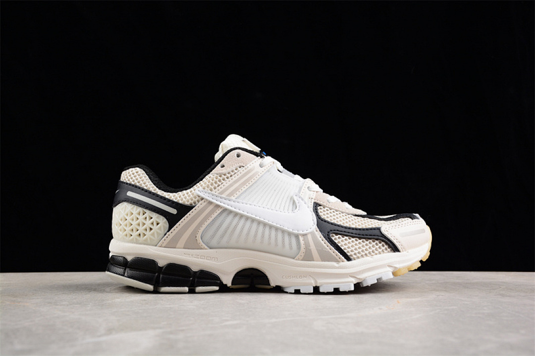 Nike [FN7469-110]-[ZOOM VOMERO 5 SP WHITE/GREY/BLACK]-[WOMAN:36-39]-[MAN:40-45] - Image 16