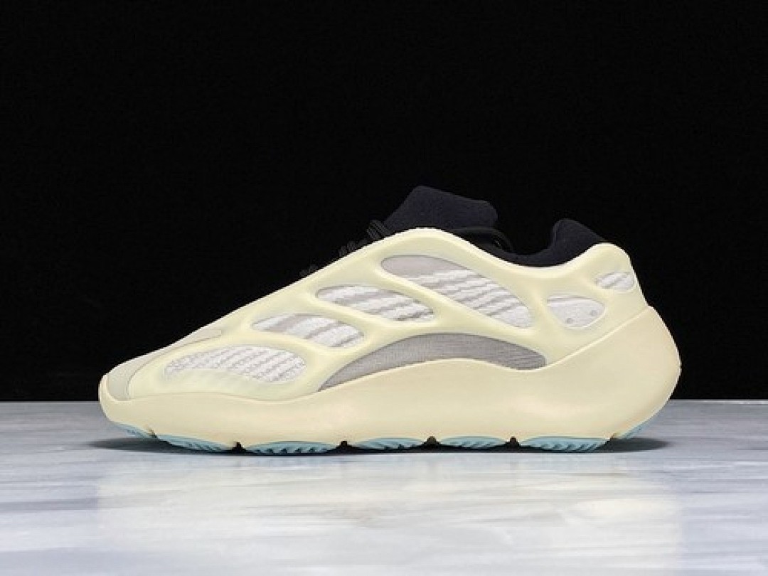 On Running Adidas OG YEEZY BOOST 700 V3 AZAEL/AZAEL/AZAEL · FW4980, photo 1