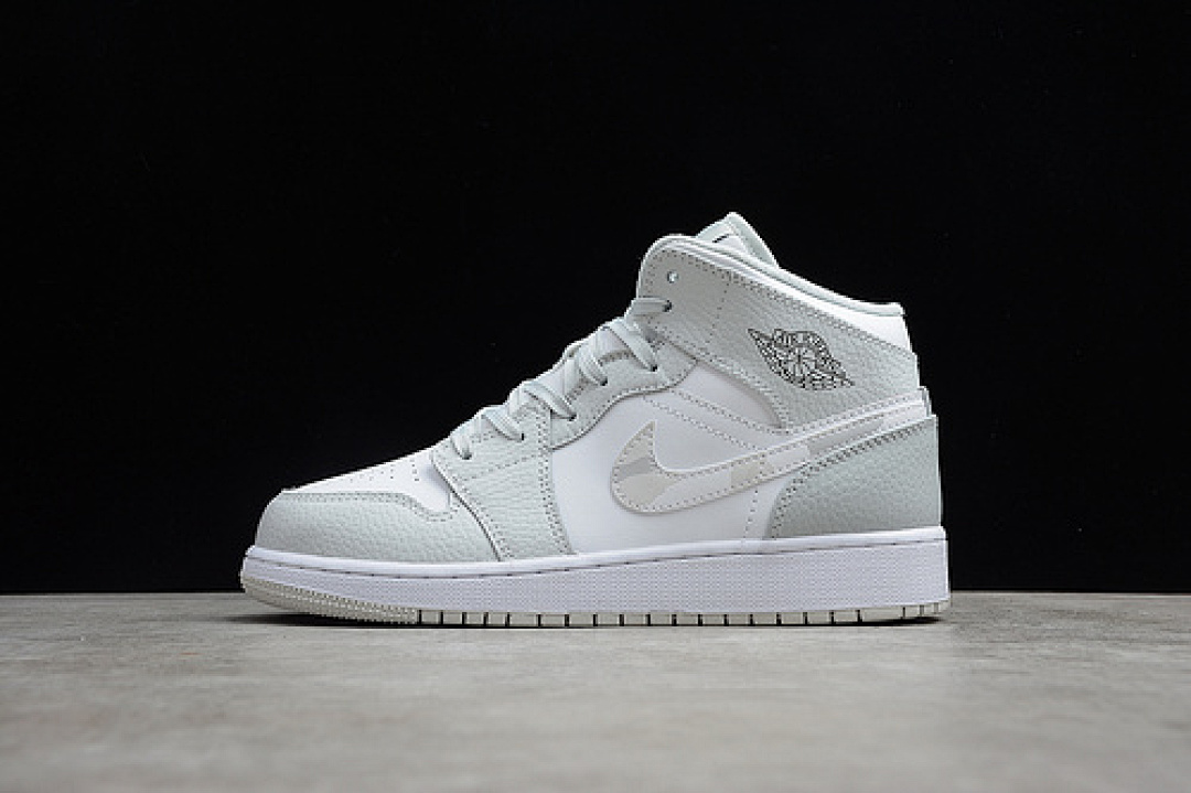 Jordan Jordan [DD3235-100]-[CJ AIR 1 MID SE GS SWOOSH LOGO GREY CAMO WHITE/PHOTON DUST/GREY FOG], photo 1