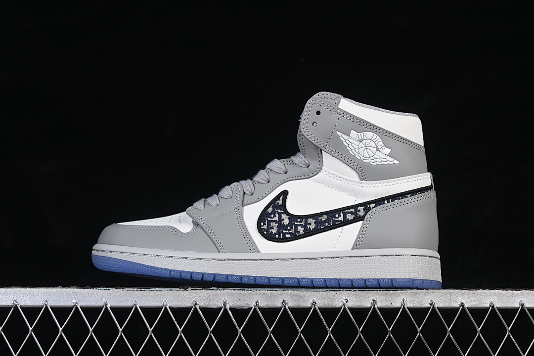 Jordan [CN8607-002]-[JORDAN 1 RETRO HIGH WOLF GREY/SAIL-PHOTON DUST-WHITE]-[WOMAN:36-39]-[MAN:40-47.5], photo 1
