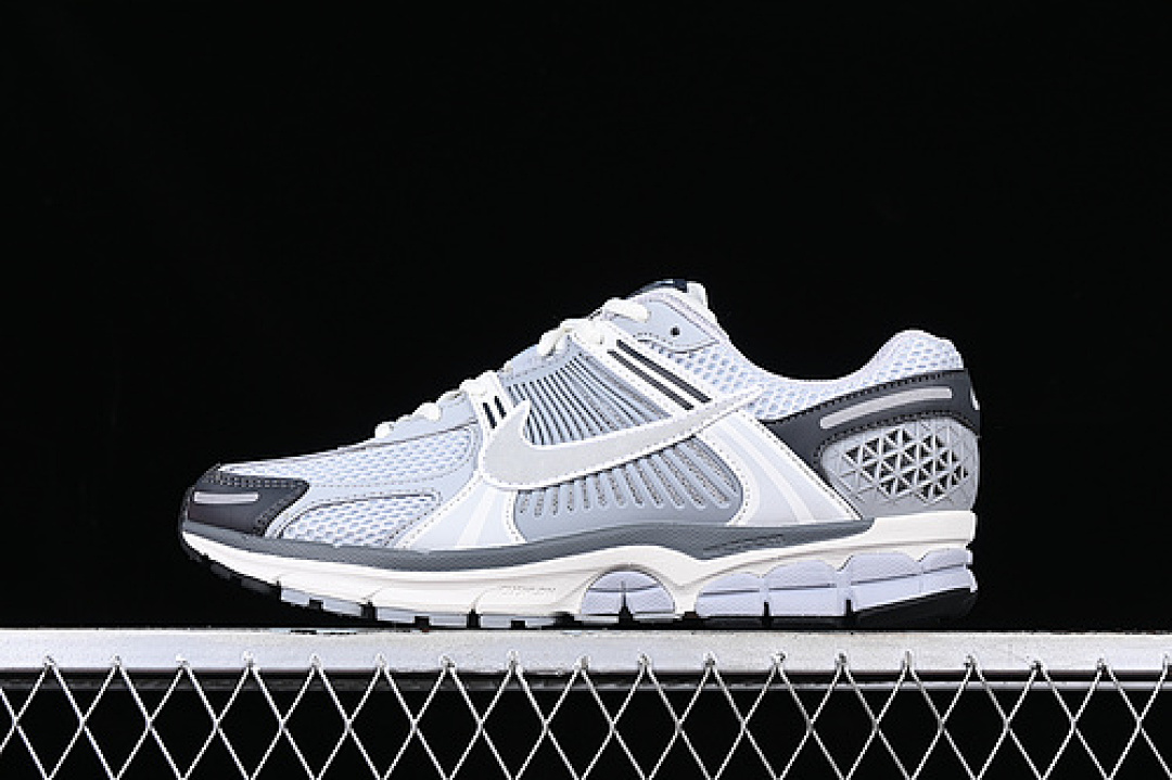 Nike Nike ZOOM VOMERO 5 SP WHITE/BLACK/GREY · FD9919-001, photo 1
