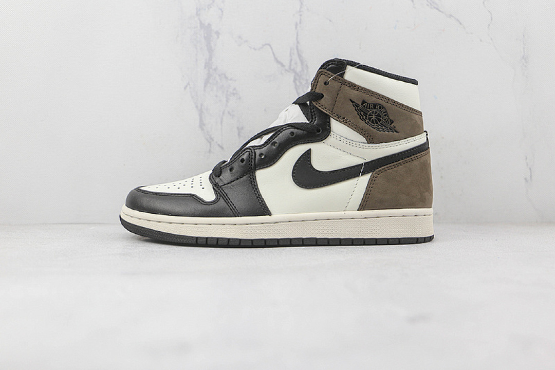 Jordan [555088-105]-[AIR JORDAN 1 RETRO HIGH OG SAIL/DARK MOCHA/BLACK/BLACK]-[WOMAN:36-39]-[MAN:40-47], photo 1