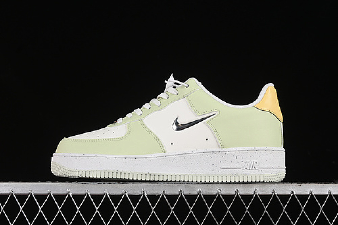 Nike Nike AIR FORCE 1 07 LOW SAIL/SEA GLASS/VOLT/VAPOR GREEN · FN8540-100, photo 1