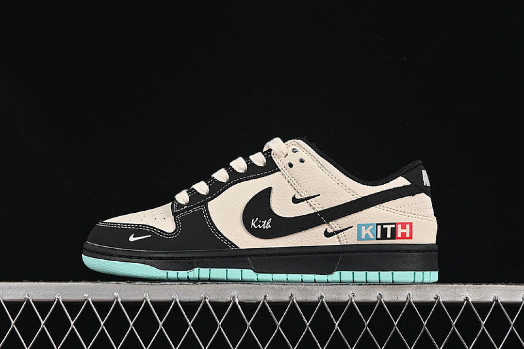 Kith [QW5836-013]-[SB DUNK LOW KITH WHITE/BLACK]-[WOMAN:36-39]-[MAN:40-45], photo 1