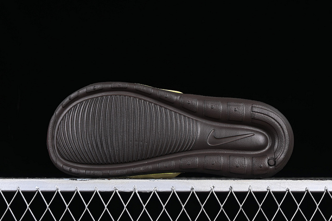 Nike [CN9675-701]-[VICTORI ONE SLIDE WHEAT GRASS/BAROQUE BROWN]-[WOMAN:36-39]-[MAN:40-45] - Image 10