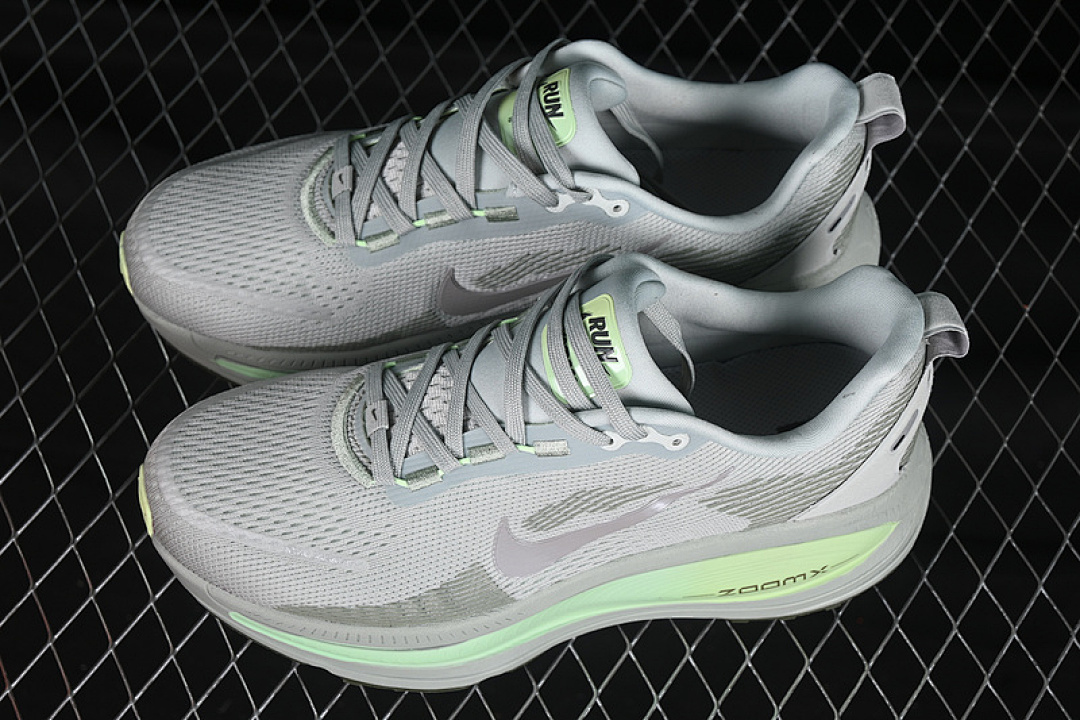 Nike [HM6803-002]-[AIR ZOOM VOMERO 18 LIGHT SILVER/BARELY VOLT/DUSTY OLIVE/COLLEGE GREY]-[36-46] - Image 11