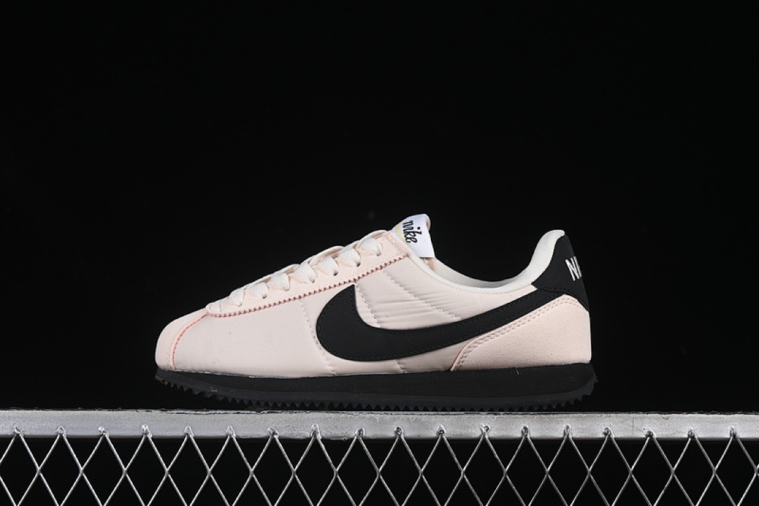 CLASSIC CORTEZ LEATHER GUAVA ICE/SAIL/PHANTOM/BLACK · HJ7233-838, photo 1
