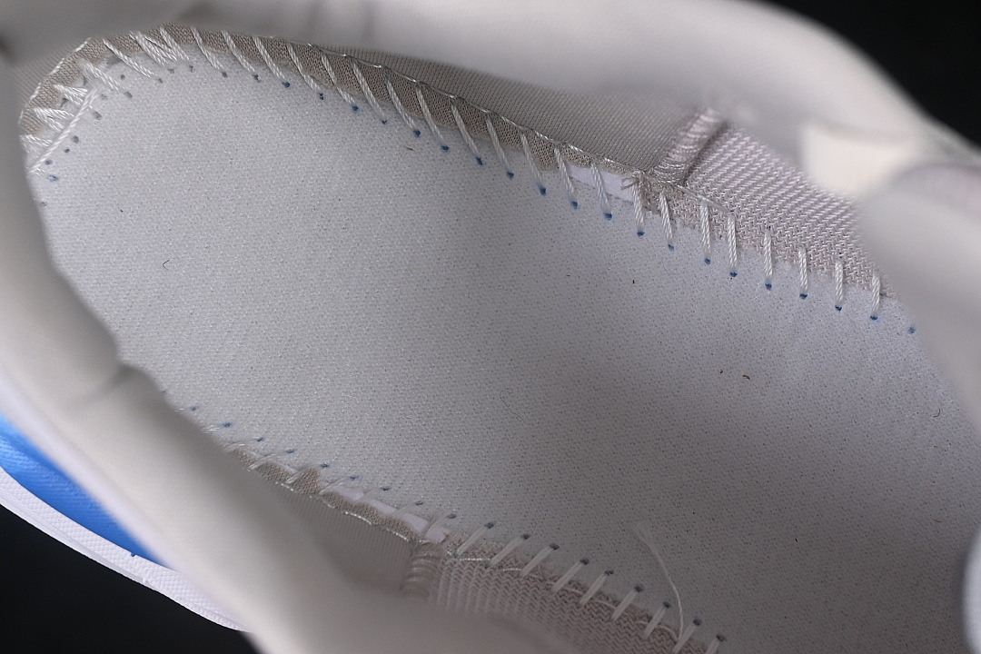 On Running [1176572-SCCG]-[ONE ONE CLIFTON 11 WHITE/BLUE]-[MAN:40-45] - Image 5