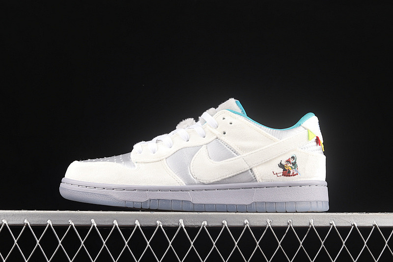 Nike SB DUNK LOW ICE SILVER/NEUTRAL GREY-WHITE · DO2326-001, photo 1