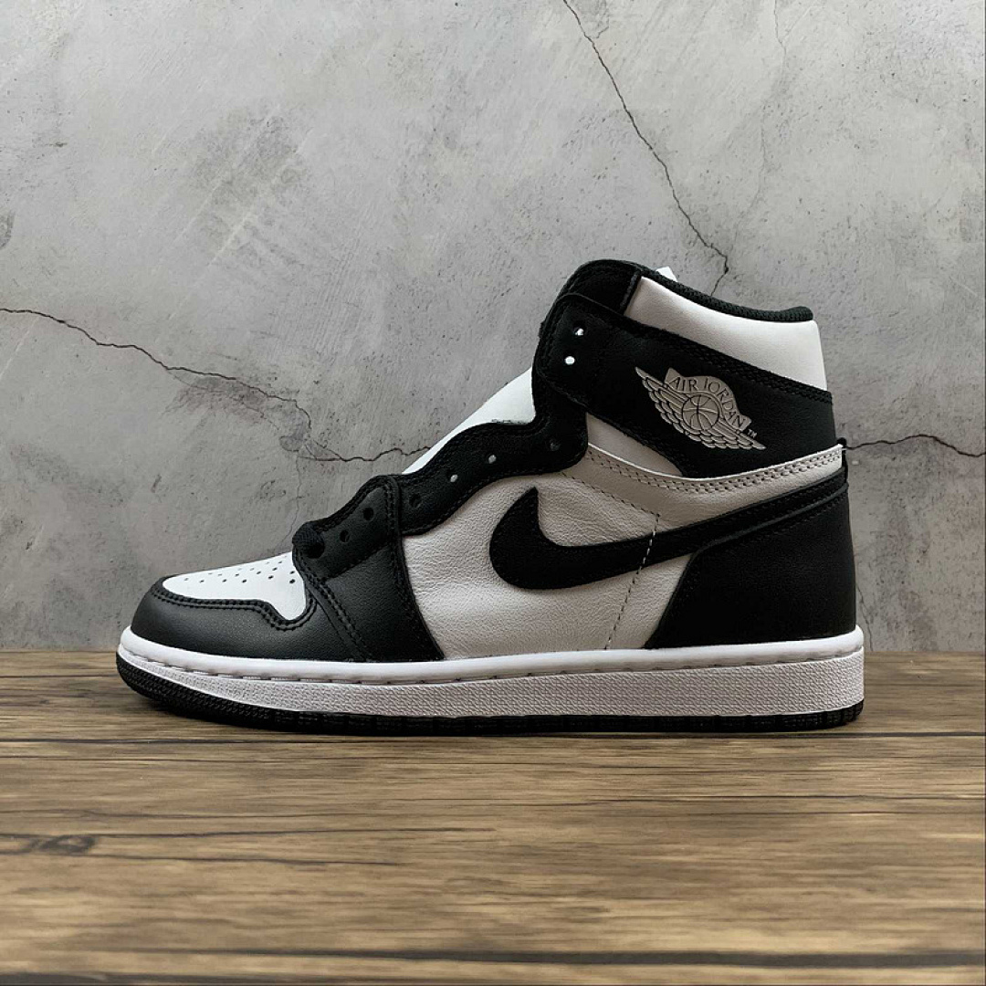 Jordan AIR Jordan 1 RETRO HIGH OG BLACK/WHITE-BLACK · 555088-010, photo 1