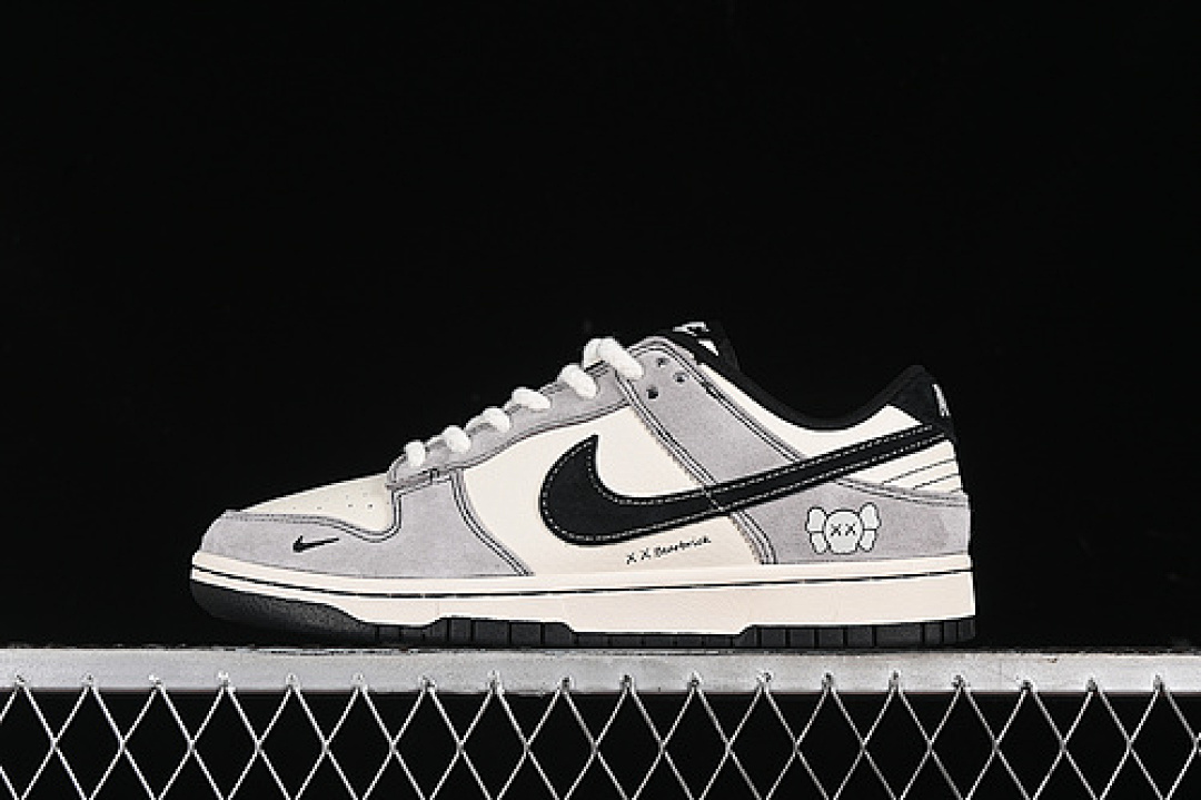 Kaws Nike SB DUNK LOW KAWS GREY/WHITE/BLACK · MM1089-015, photo 1