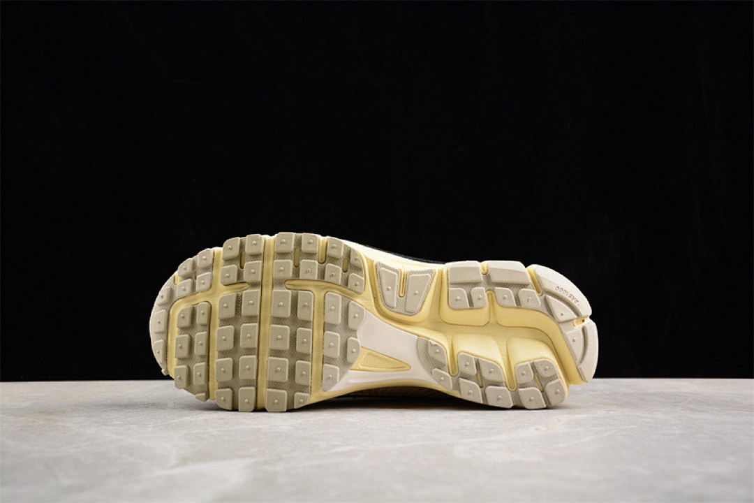 Nike [FB8825-688]-[ZOOM VOMERO 5 SP WHITE/GREY/BLACK/YELLOW]-[WOMAN:36-39]-[MAN:40-45] - Image 14