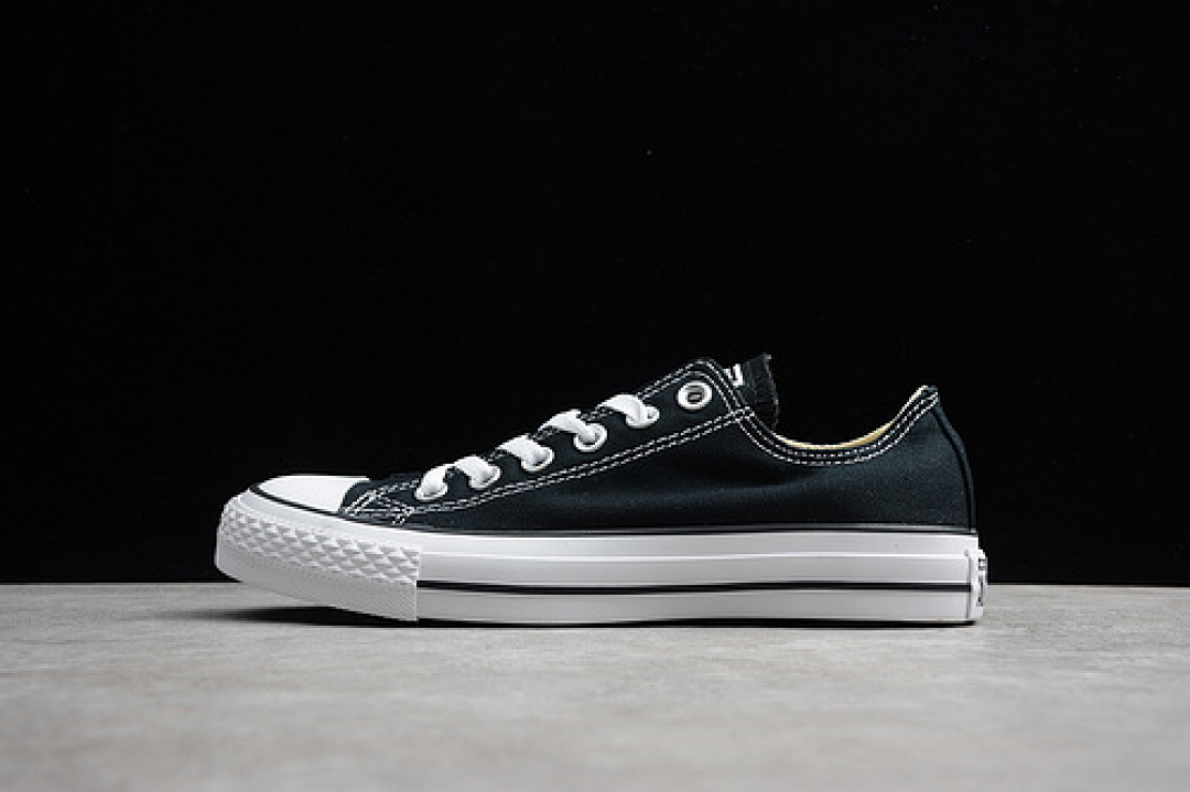 Unbranded [42-40-48]-[101001]-[CHUCK TAYLOR ALL-STAR LOW TOP BLACK/WHITE]-[WOMAN:35-39]-[MAN:40-44], photo 1