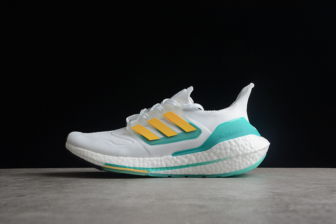 ULTRABOOST 22 SHOES CLOUD WHITE/FLASH ORANGE/MINT RUSH · GX5463, photo 1