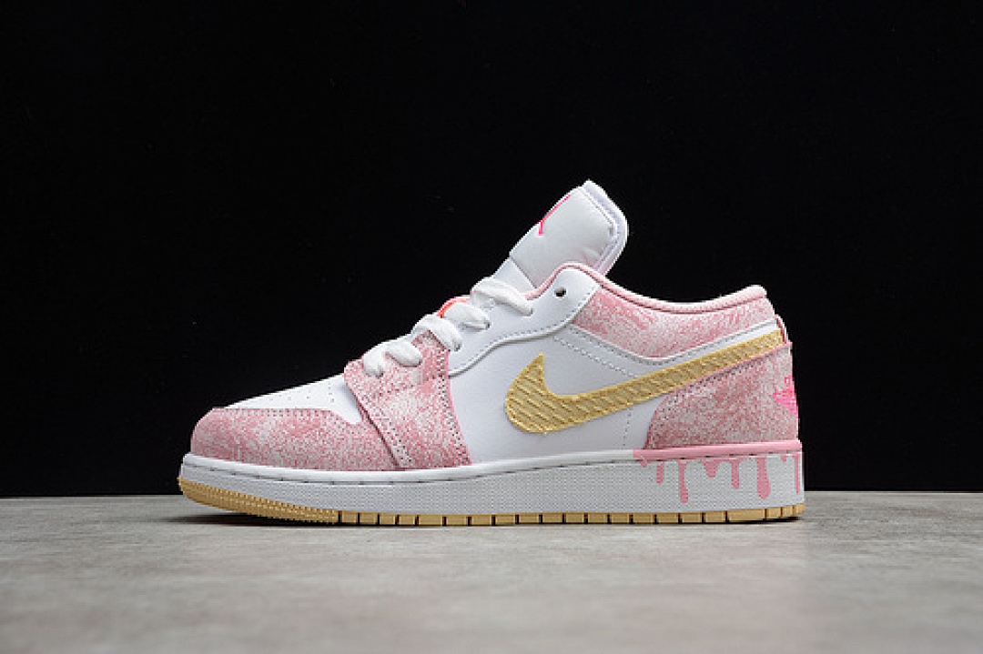 Jordan CJ AIR Jordan 1 LOW GS STRAWBERRY ICE CREAM ARCTIC PUNCH/PALE VANILLA/WHITE · CW7104-601, photo 1
