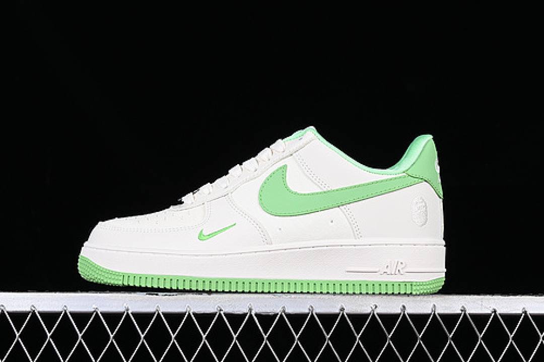Nike Nike AIR FORCE 1 07 LOW WHITE/GREEN · BS9055-752, photo 1