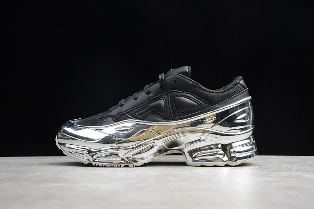 Unbranded [EE7944]-[RAF SIMONS X OZWEEGO MIRRORED CORE BLACK/SILVER METALLIC/SILVER (METALLIC]), photo 1