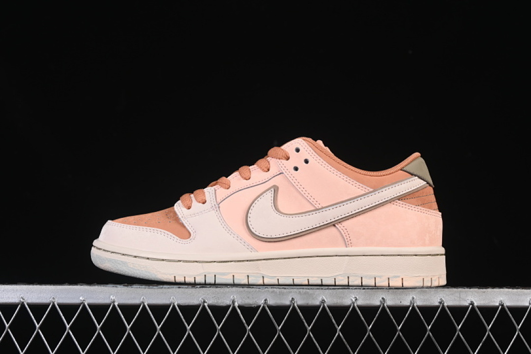 Nike SB DUNK LOW AMBER BROWN/GUAVA ICE/CRIMSON TINT/HEMP/NEUTRAL OLIVE/PALE IVORY · FV5926-200, photo 1