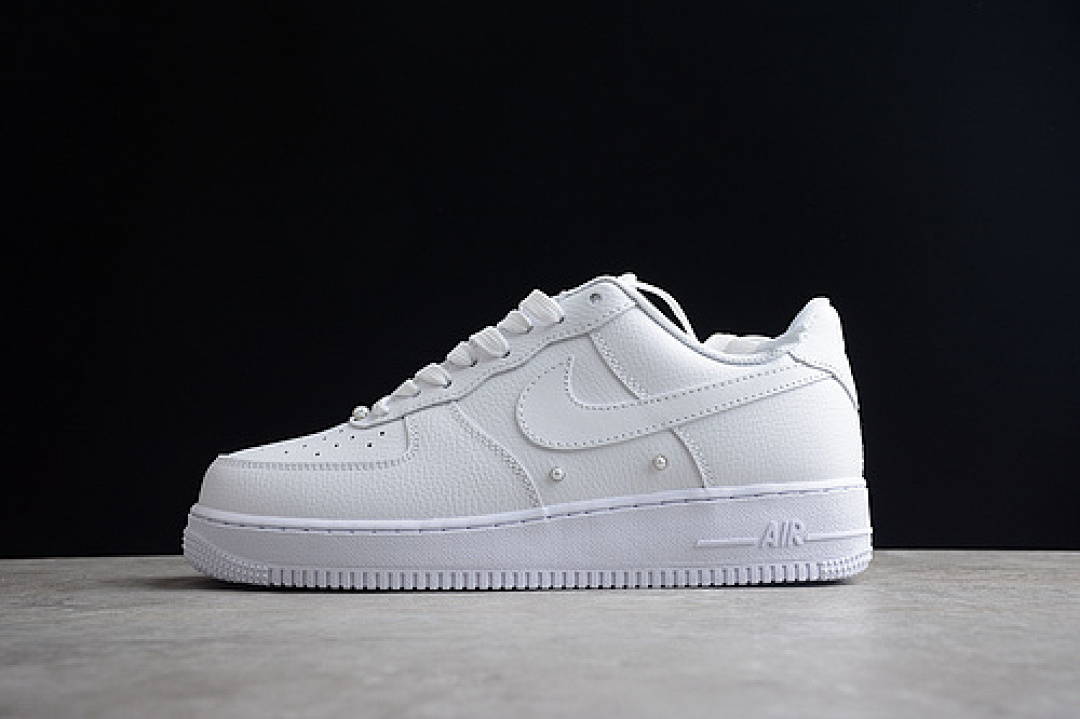 Nike Nike AIR FORCE 1 07 LOW WHITE/WHITE/WHITE · DQ0231-100, photo 1