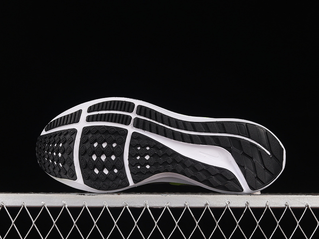 Nike [DM4015-002]-[AIR ZOOM PEGASUS 39 GS BLACK/BARELY VOLT/TOTAL ORANGE/VOLT]-[MAN:39-45] - Image 14