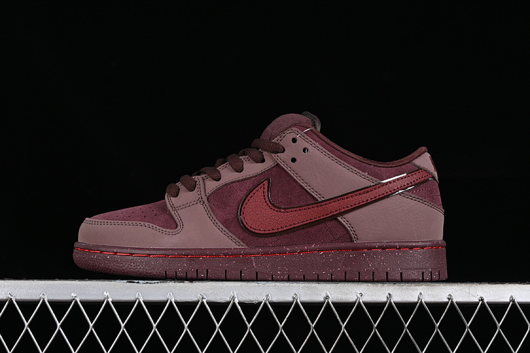 Nike SB DUNK LOW PREMIUM VALENTINES DAY GREY/RED · FN0619-600, photo 1