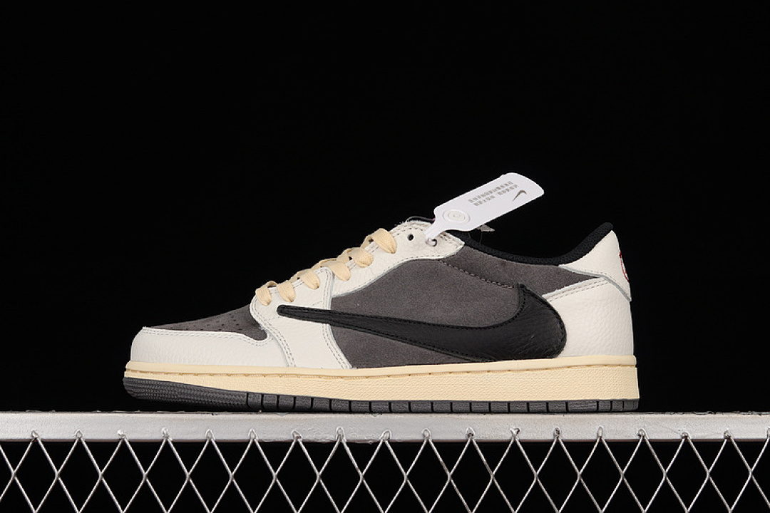 Jordan [DM7866-165]-[TRAVIS SCOTT X AIR JORDAN 1 LOW OG BEIGE/BLACK/DARK BROWN]-[UNISEX:36-47.5], photo 1